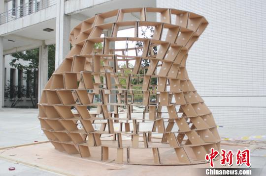 ダンボールで作り上げた夢の宿　中国鉱業大学建造コンテスト