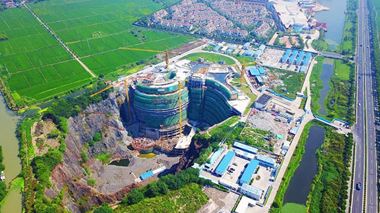 全容を現した上海「深坑ホテル」　「世界建築の奇跡」と絶賛