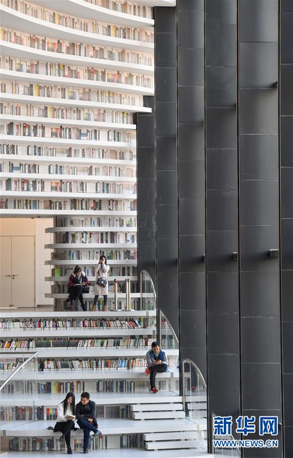 蔵書数も豊富な「知識の海」　天津におしゃれな図書館登場　
