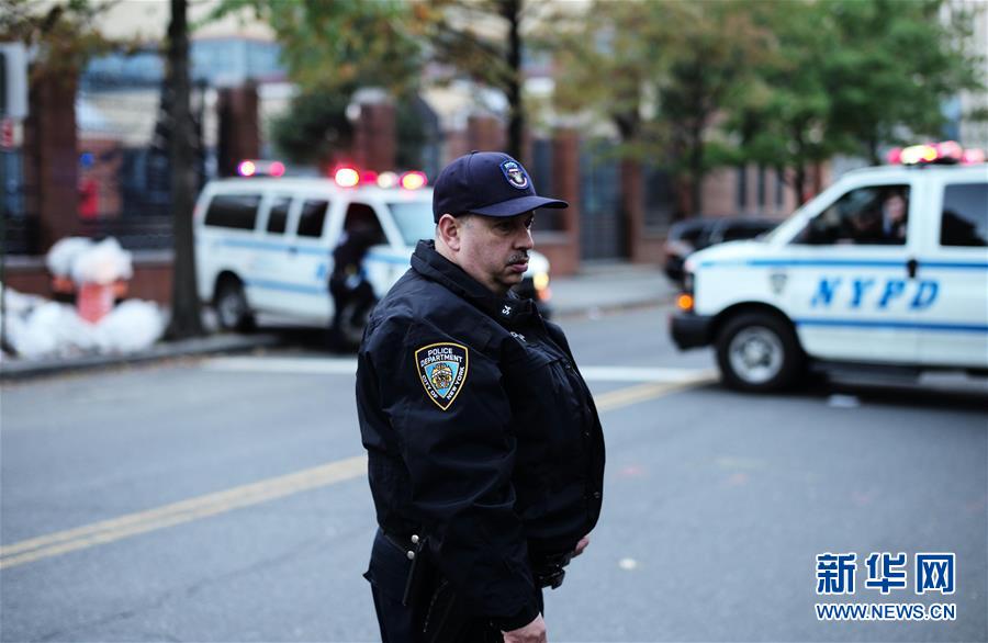 NYのマンハッタンでテロ　トラック突入8人死亡　米国