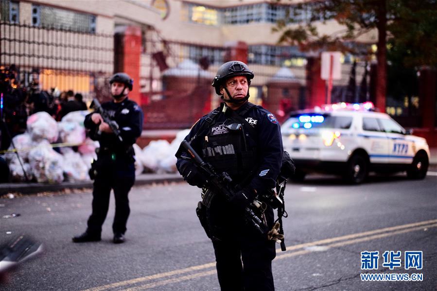 NYのマンハッタンでテロ　トラック突入8人死亡　米国