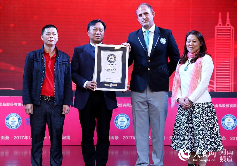 河南省で世界一長い麺・3048メートル　日本のギネス記録を大きく更新