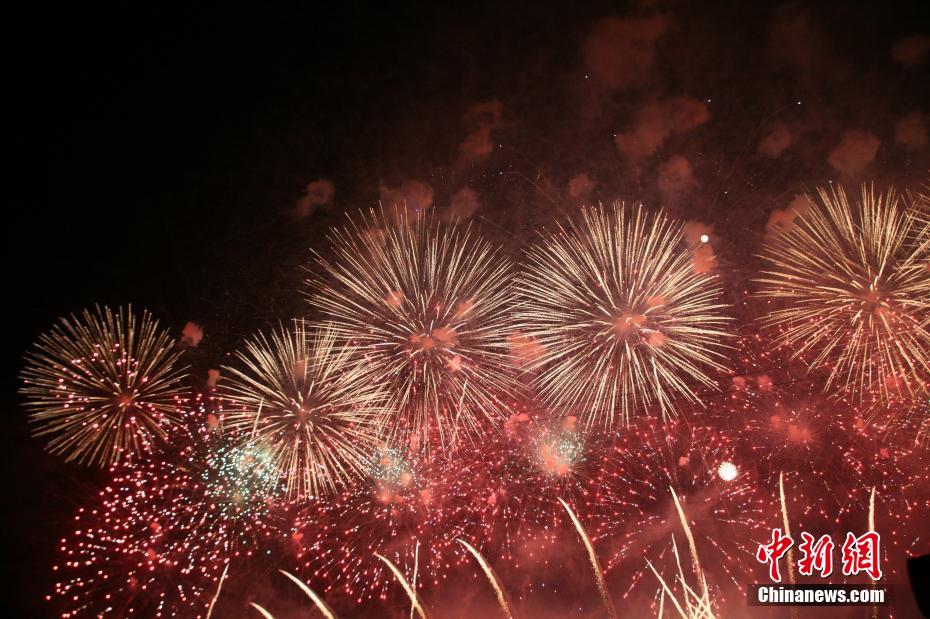 空に咲く無数の花火　湖南省で国際花火文化フェスティバル開幕