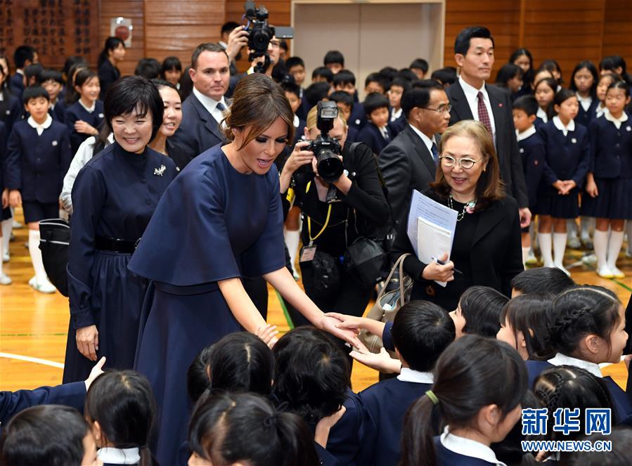 米大統領夫人が日本の小学生と交流