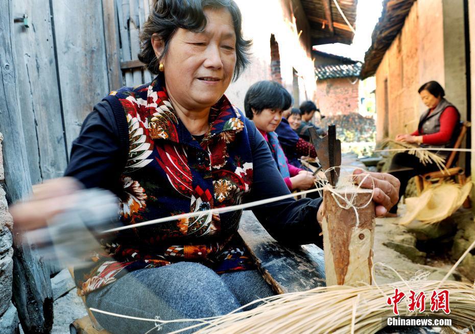 江西省の「竹笠村」、古くから伝わる工芸技術が重要な収入源に