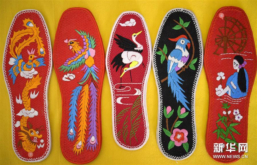 土家刺繍、1針1針に込められたトゥチャ族の風物や情緒　湖北省