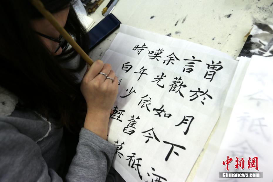 陝西省の書道学院、4年間で50編以上の詩の創作が必須