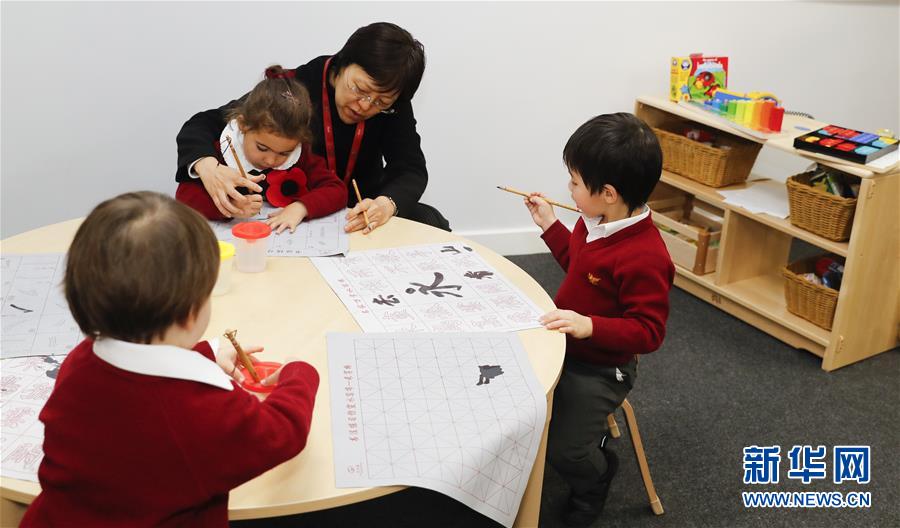 半日は中国語による授業　英国の小学校で中国語のイマージョン教育実施