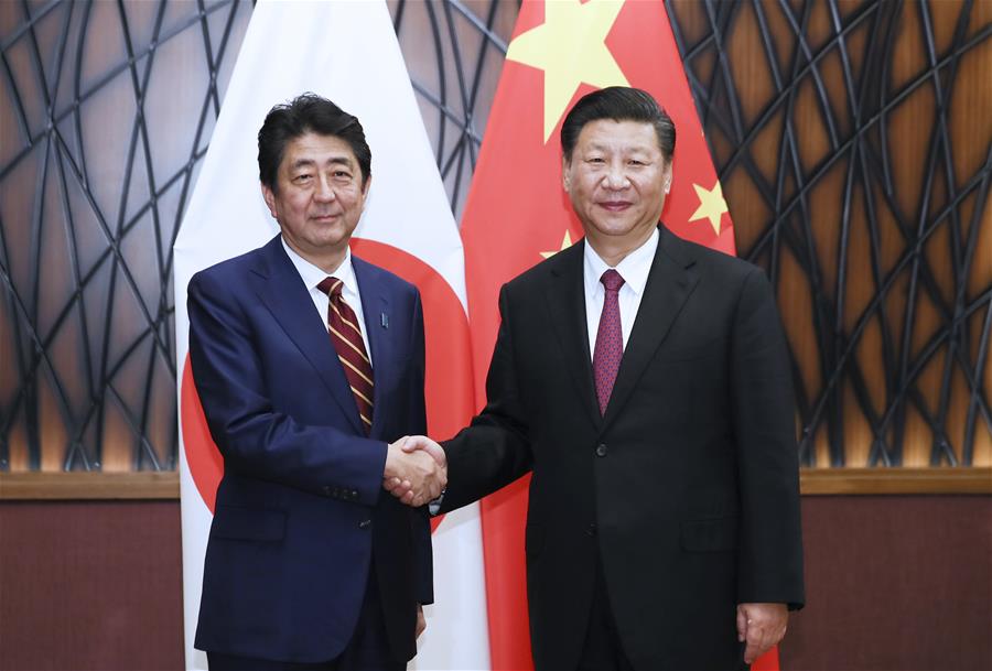 習近平国家主席が日本の安倍晋三首相と会談