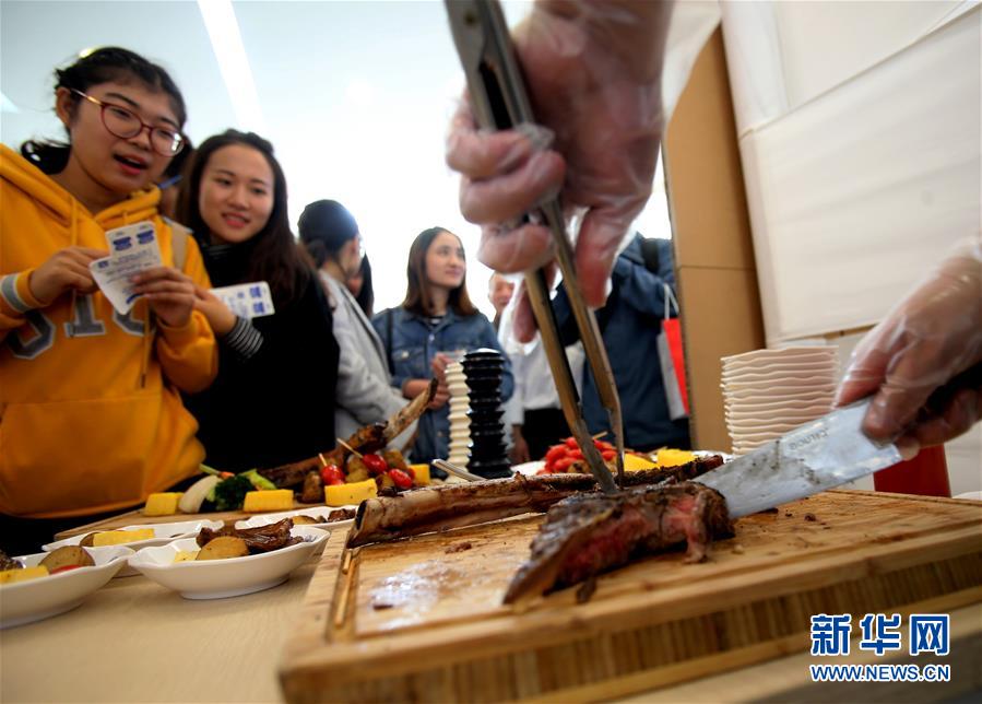 大学食堂グルメフェス開幕 15大学の食堂人気メニュー集結 上海市