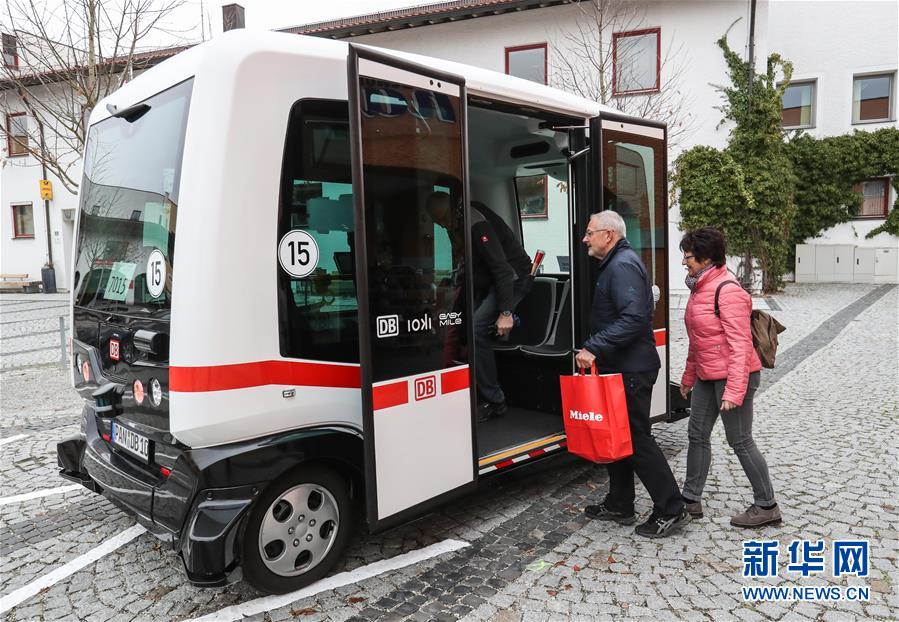 ドイツの村でスマート化された画期的な自動運転バス初運行