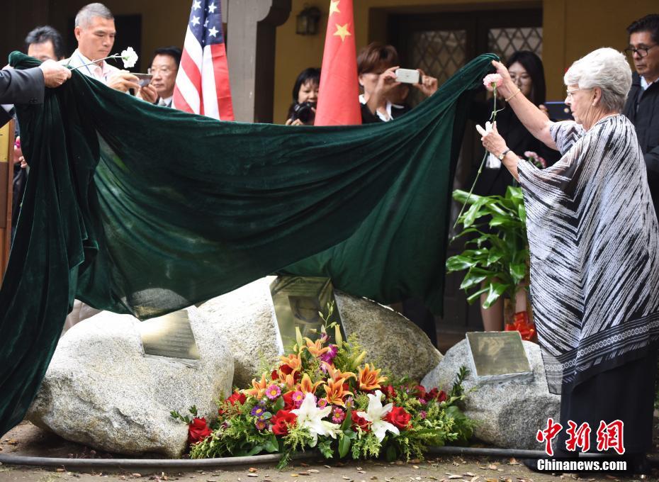 南京大虐殺時に力を尽くした英雄　ウィルソン医師記念碑除幕式　米国