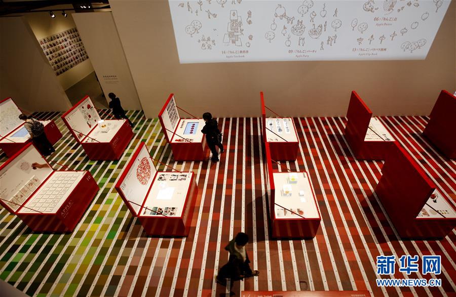 リンゴを物理と文化の側面から分析　上海で日本人デザイナーの展覧会開催