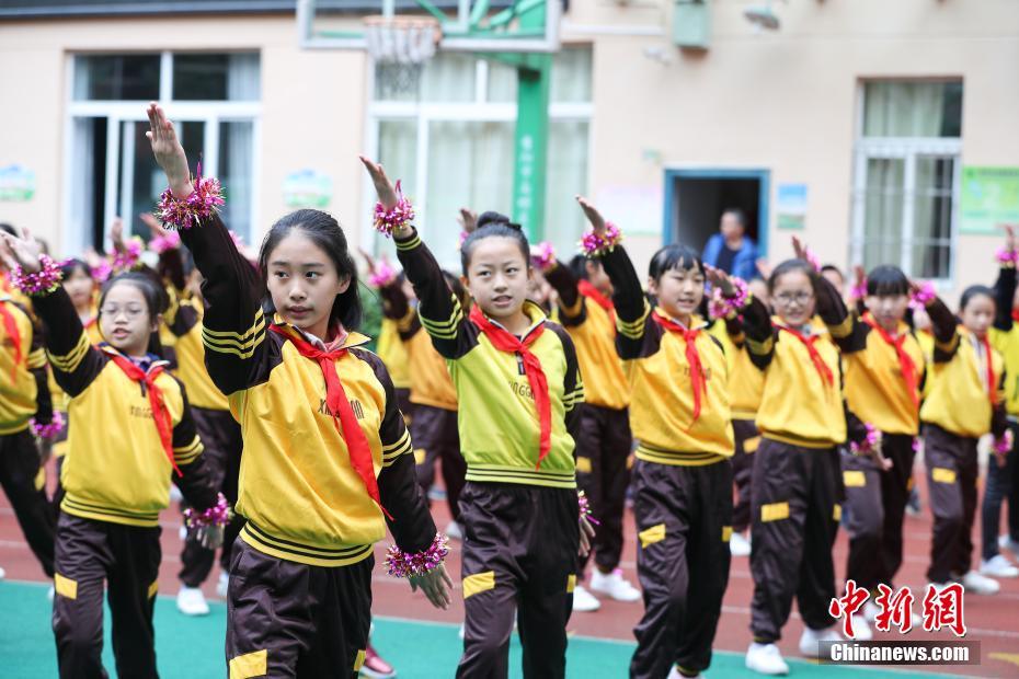 小学校で京劇の動作を取り入れた「戯曲ラジオ体操」創作　貴州省