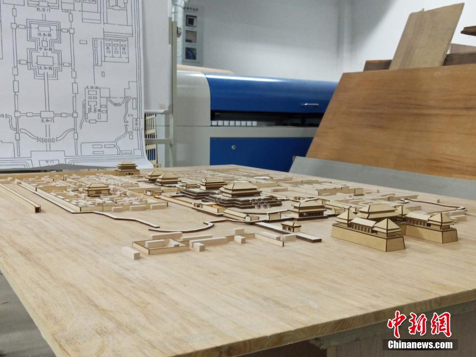 厳かな雰囲気を細かく再現　木の板で制作された故宮の模型　大連