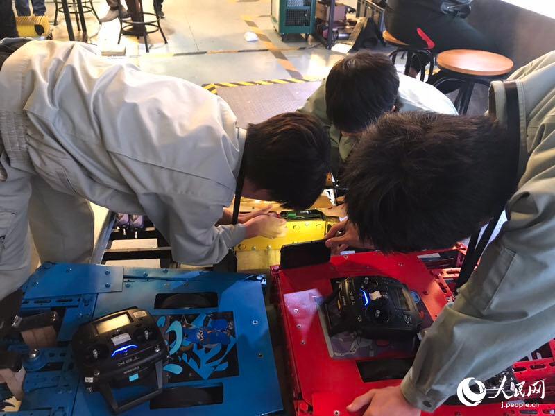 日本の高校チーム、中国のロボット格闘技大会に出場