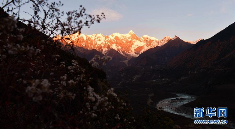 中国の美しい山脈「ナムチャバルワ峰」　チベット自治区