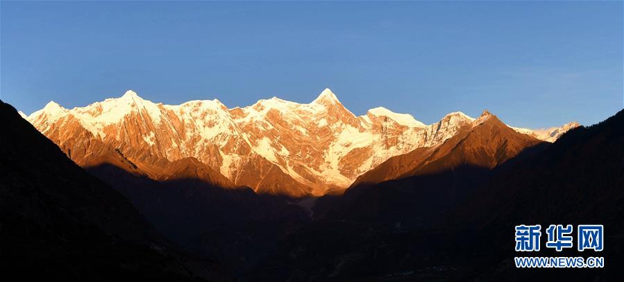 中国の美しい山脈「ナムチャバルワ峰」　チベット自治区