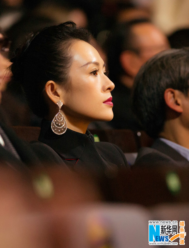 中国中央戯劇学院のイベントに「先輩」の女優章子怡が登場