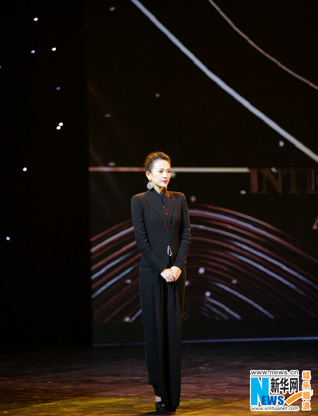 中国中央戯劇学院のイベントに「先輩」の女優章子怡が登場