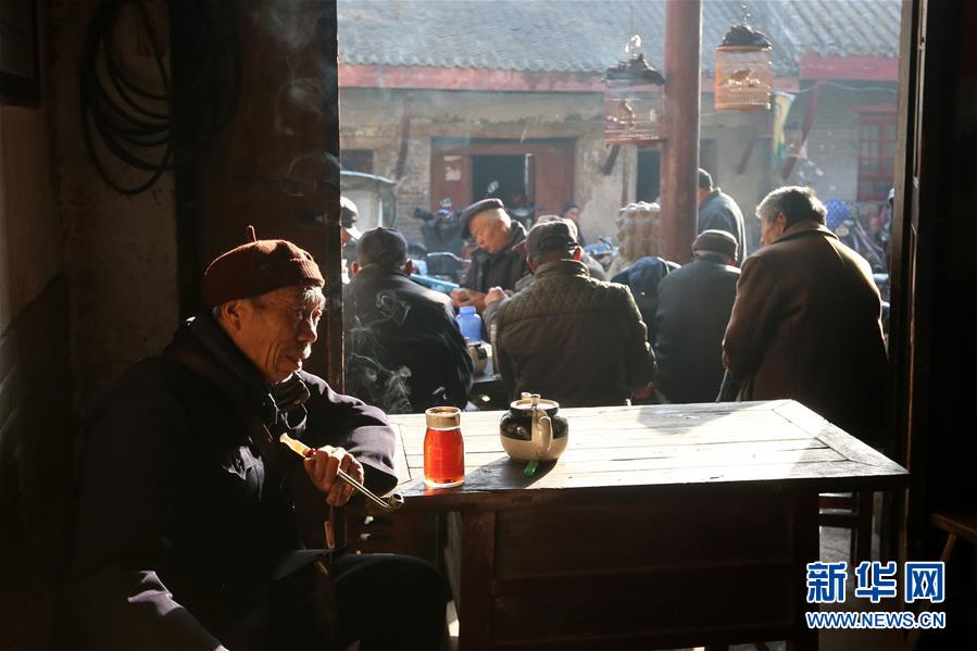千年の歴史ある古鎮の茶館で過ごすくつろぎのひととき　安徽省