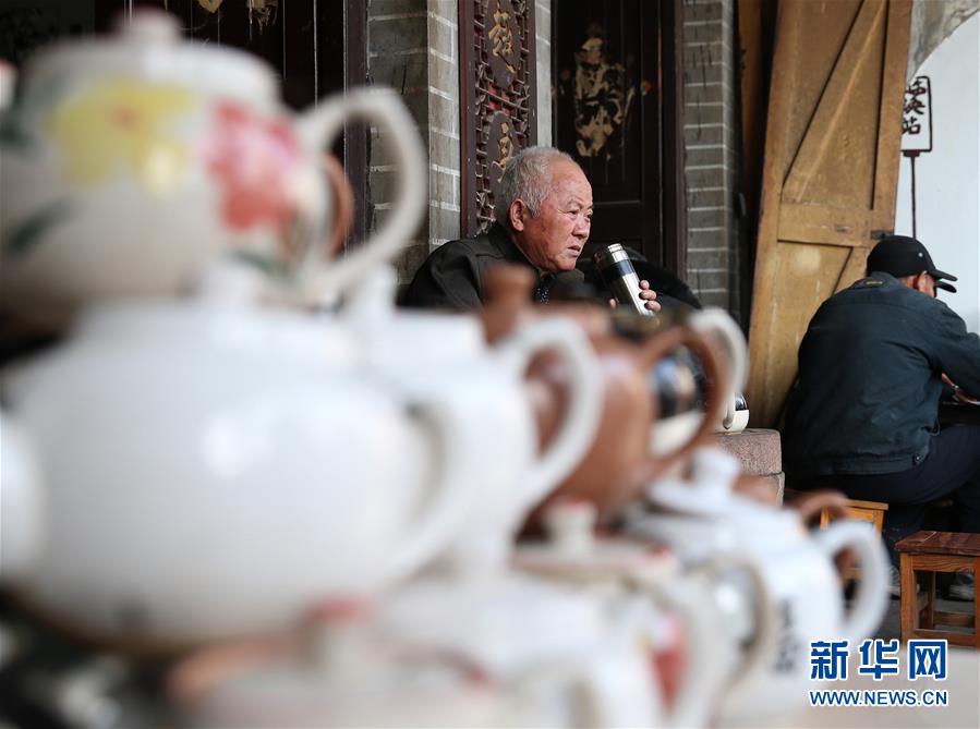 千年の歴史ある古鎮の茶館で過ごすくつろぎのひととき　安徽省
