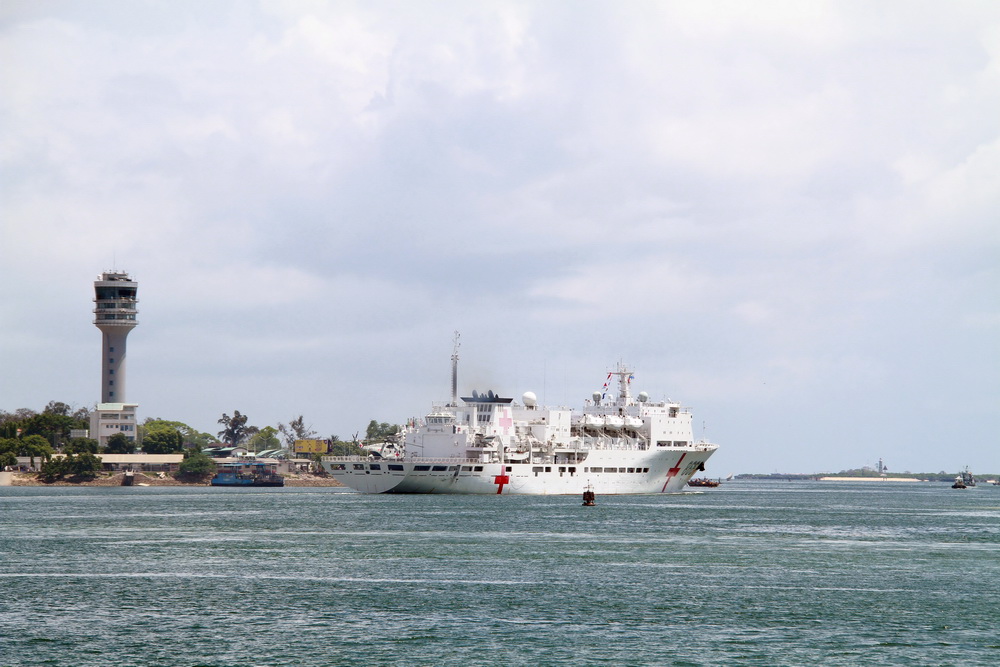病院船「平和の方舟」がタンザニア訪問を終える