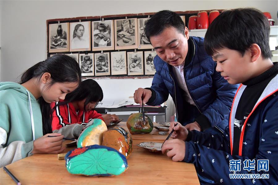小中学生の発想力を養う　地元の特産を生かした民間アート「貝絵」　江西省