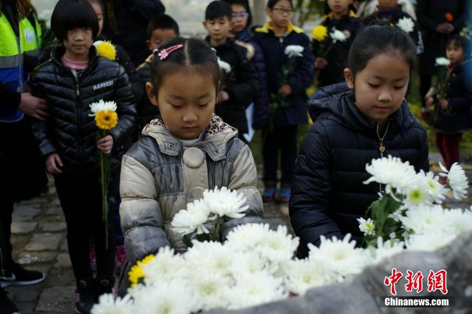 まもなく南京大虐殺犠牲者追悼日 南京市民ら恒久平和を願う 江蘇省