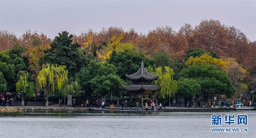 多彩な景色を見せる冬の西湖　杭州