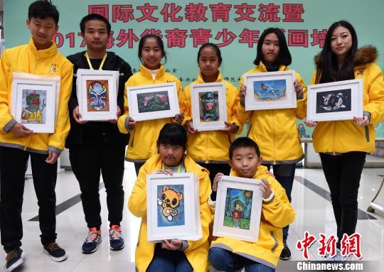 120人の華人の青少年が版画制作を学ぶ　重慶市
