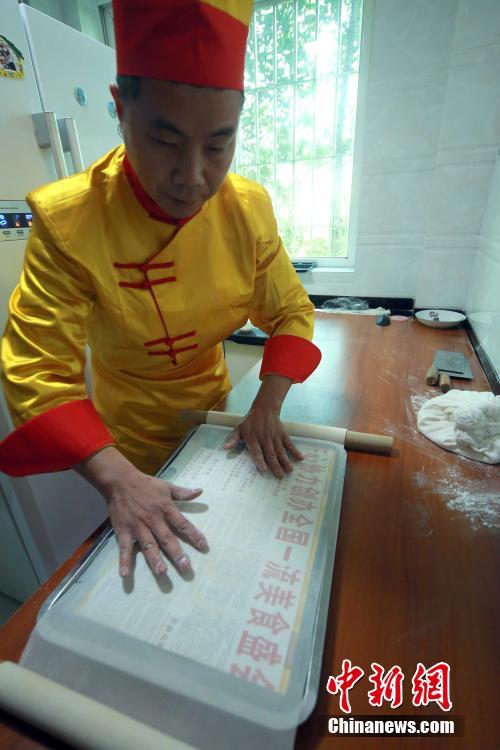 針の穴より細い！上海ギネス記録に登録された「最も細い手作り麺」　