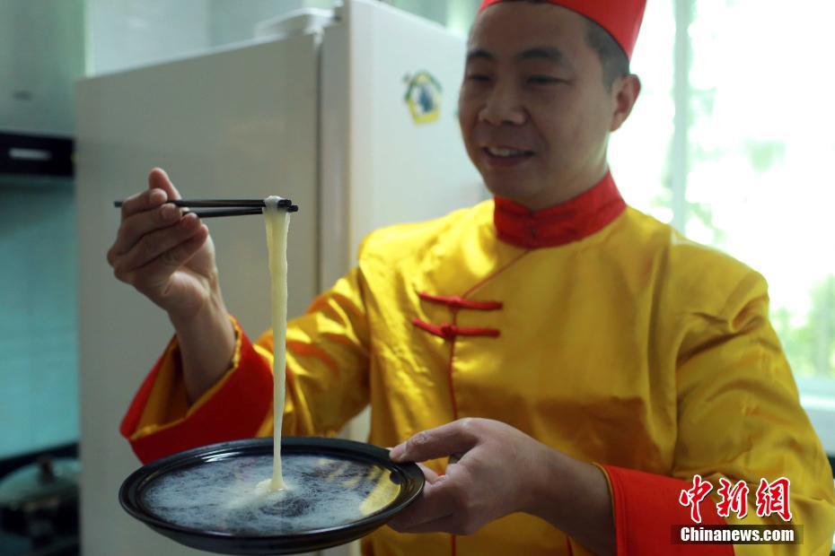 針の穴より細い！上海ギネス記録に登録された「最も細い手作り麺」　