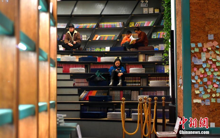 河北省に24時間営業の書店オープン　市民に安らぎ提供