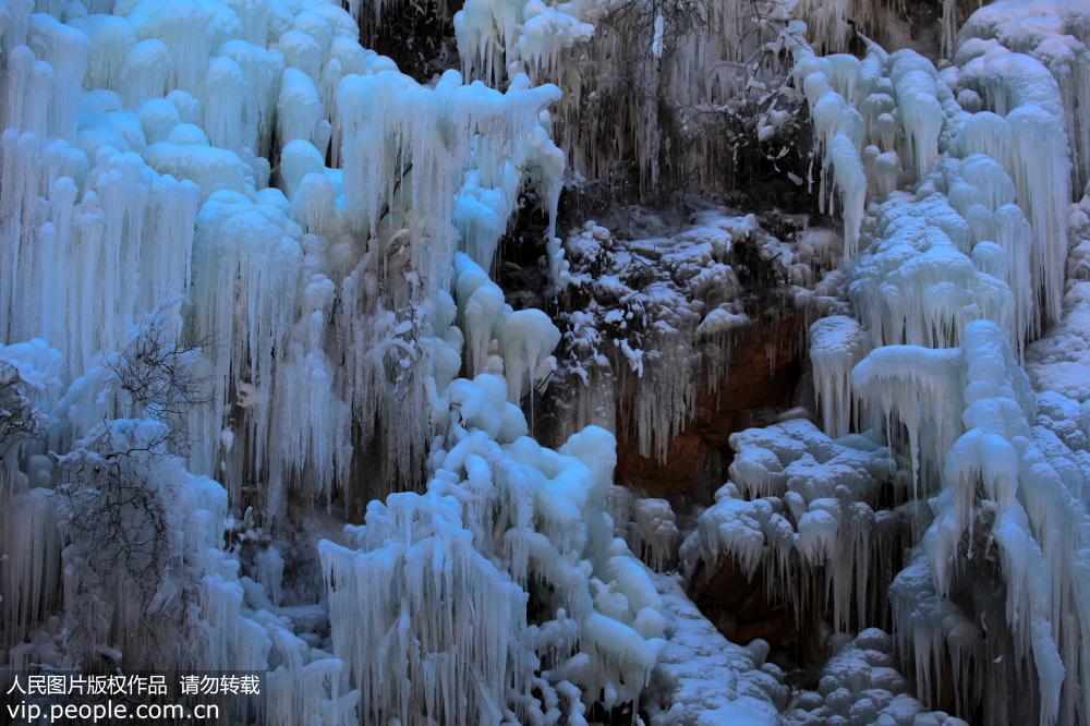 北京の神泉峡に氷の滝の絶景現る