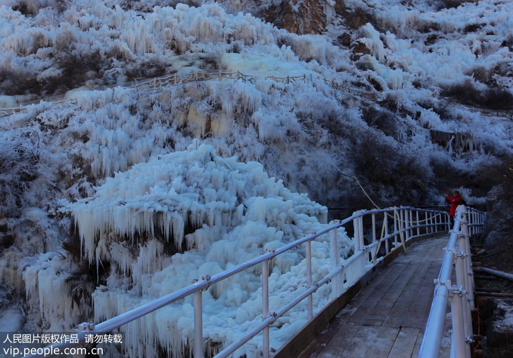 北京の神泉峡に氷の滝の絶景現る