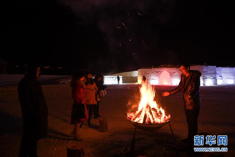 まいた水が一瞬で凍る寒さ！ 第5回中国極寒フェスティバル開幕 内蒙古