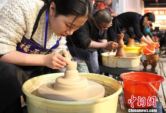 福建省で手作り陶磁器コンテスト開催　