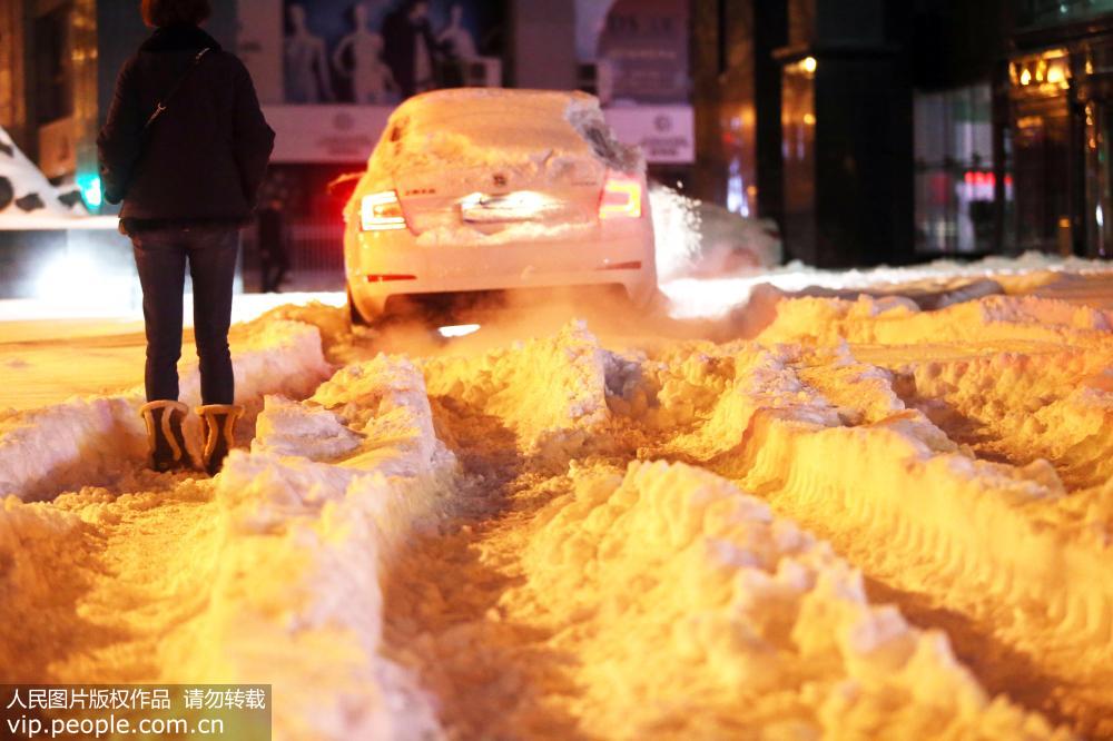 ウルムチ市で今冬最大の雪　気象庁が黄色警報発令　新疆
