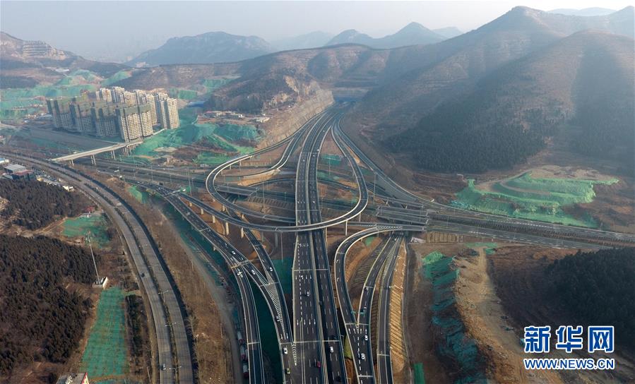 済南市最大の立体交差橋が開通　山東省