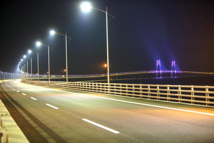 港珠澳大橋が大晦日に全線点灯　自動車通行の条件整う