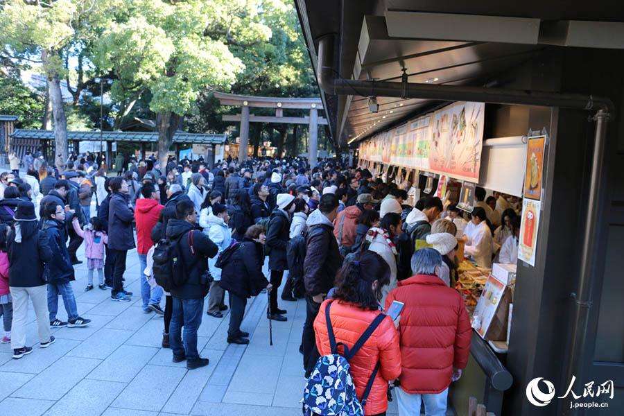 東京・明治神宮で初詣　日本の新年イベントに人続々
