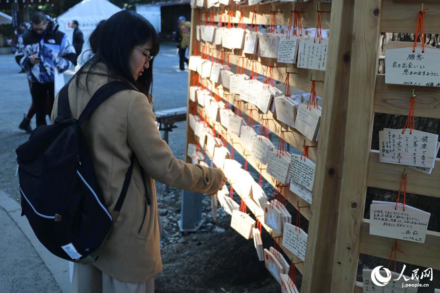 東京・明治神宮で初詣　日本の新年イベントに人続々