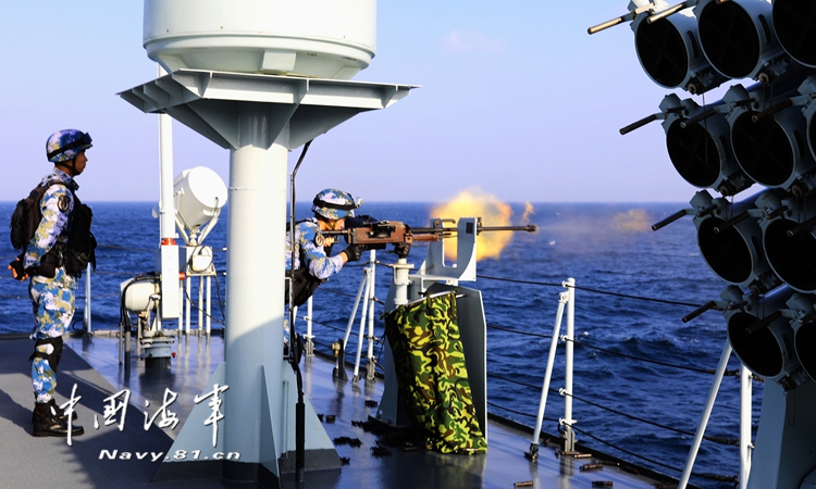 中国海軍第28次護衛艦隊がアデン湾某海域で実弾射撃訓練