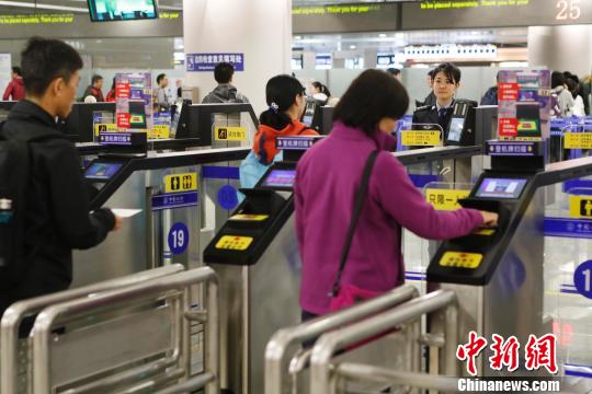 上海浦東国際空港、新たに21基の自動出国審査ゲートを増設
