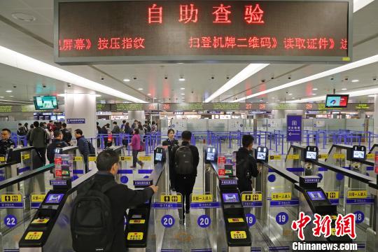 上海浦東国際空港、新たに21基の自動出国審査ゲートを増設