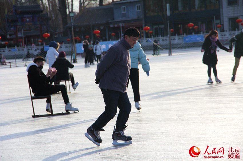 什刹海の天然スケートリンク、正式営業スタート　北京市