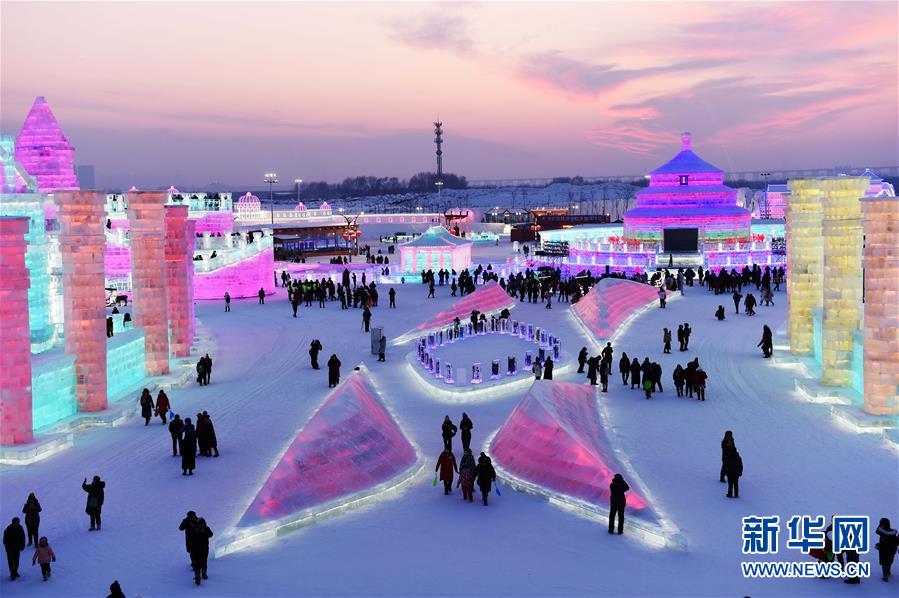 「色とりどり」の氷雪祭り　ハルビンで開幕