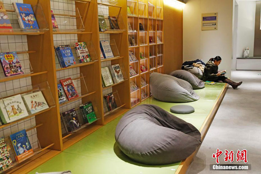 上海初の深夜営業の書店登場