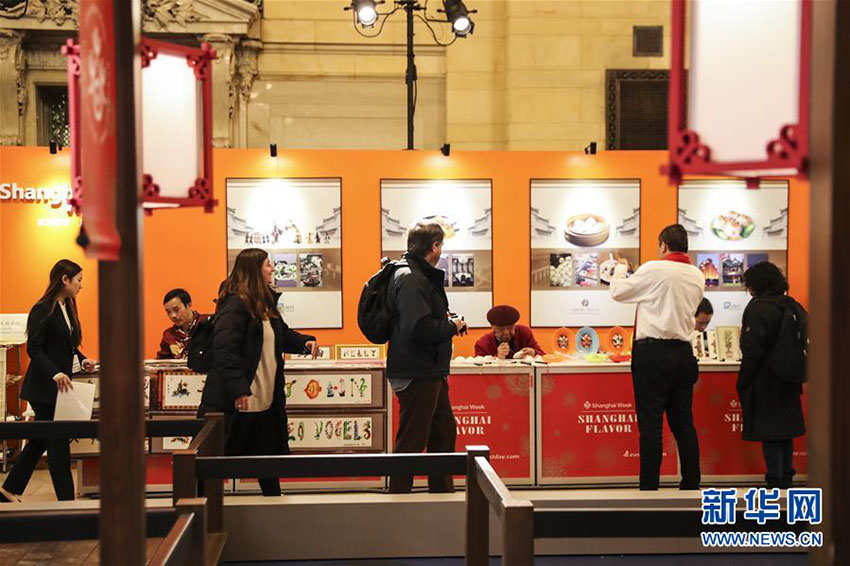 米NYのグランド・セントラル駅で上海文化を紹介するパネル展